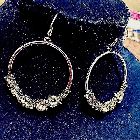 Silver Hoops Earrings with chunky rhinestones on front NWT - Picture 3 of 3